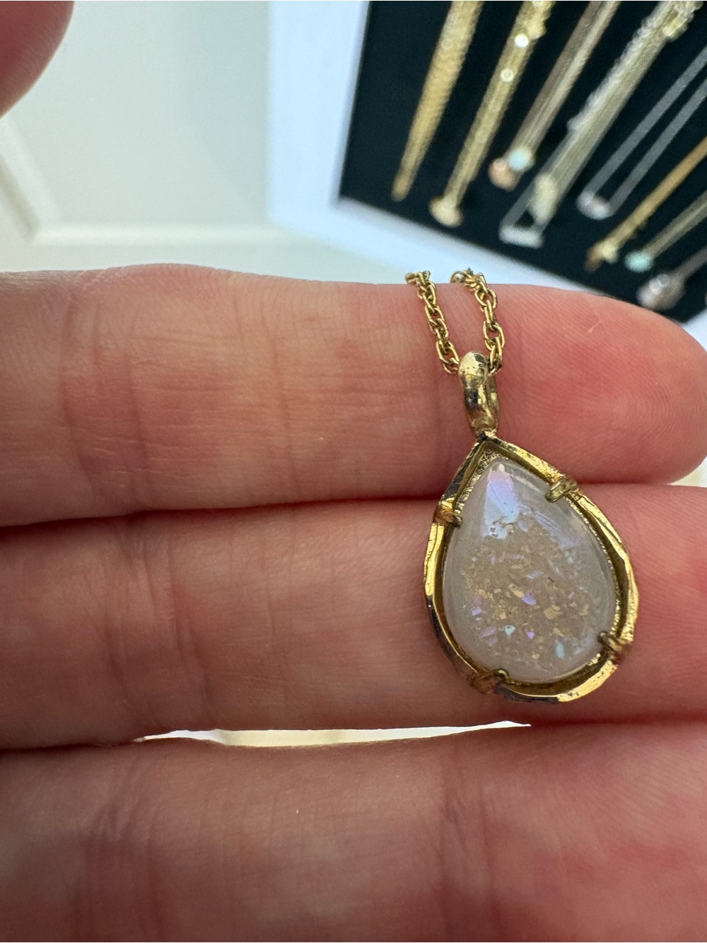 Kendra Scott Kiri Gold Teardrop Pendant with Iridescent Stone
